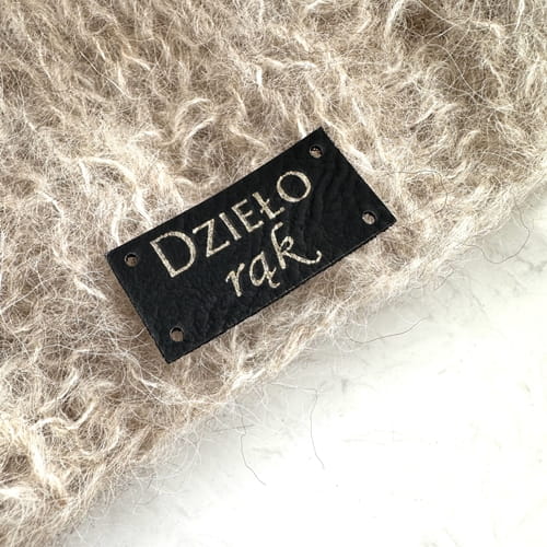 metka czarna ze złotym napisem - dzieło rąk