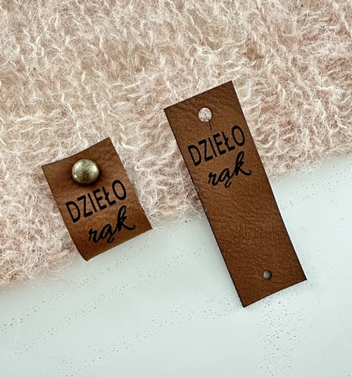 metka z ekoskóry z nitem - dzieło rąk