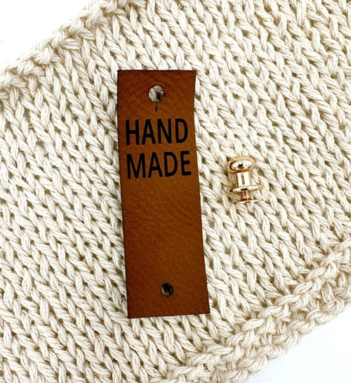 metka z ekoskóry handmade ze skręcanym nitem