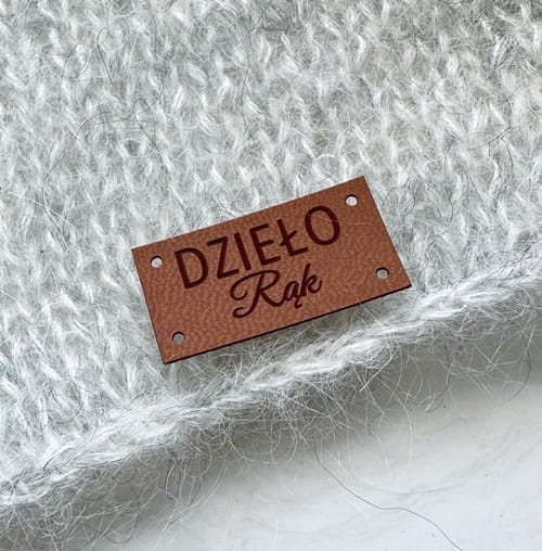 metka z ekoskóry z napisem: Dzieło rąk