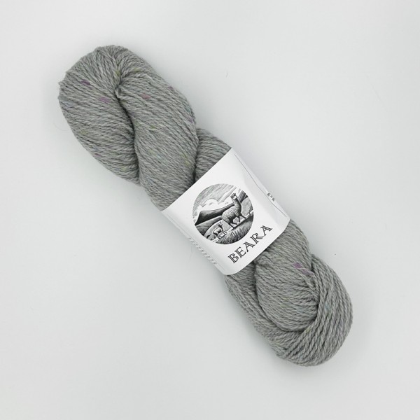 Włóczka z irlandzkiej wełny przędzona w Donegal Yarns - Beara Tweed Hey Mama Wolf